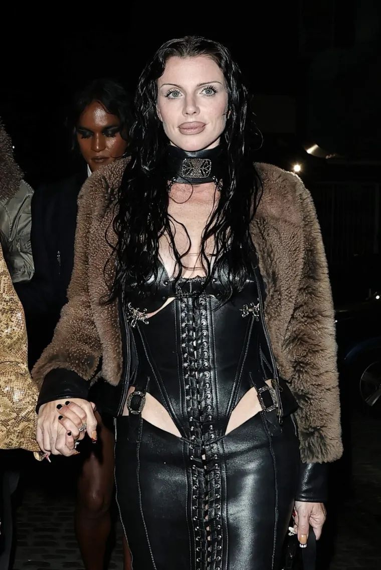 Julia Fox zna kako privući pažnju: Pogledajte kombinacije o kojima se danima raspravlja