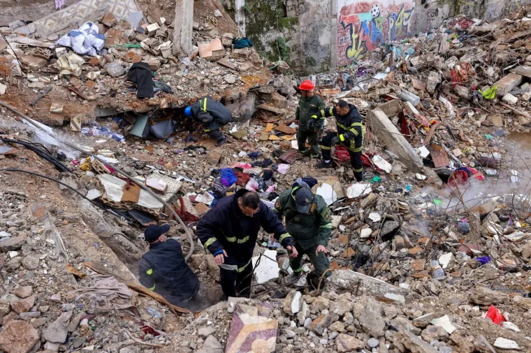 Najmanje 15 mrtvih u uru&scaron;avanju dvije zgrade: Očajnička potraga za preživjelima