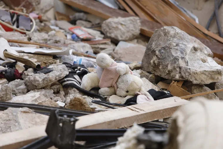 Najmanje 15 mrtvih u uru&scaron;avanju dvije zgrade: Očajnička potraga za preživjelima