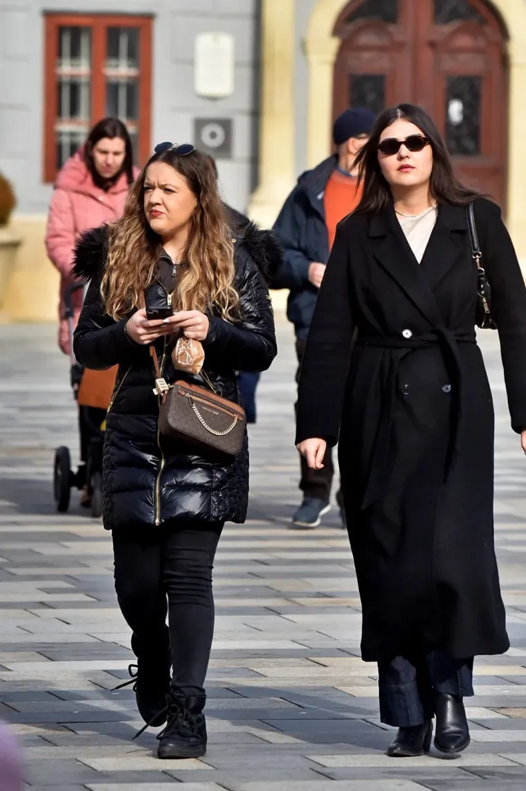 Varaždin ovih dana izgleda kao modna pista: Dama u uskim hlačama dominirala Korzom