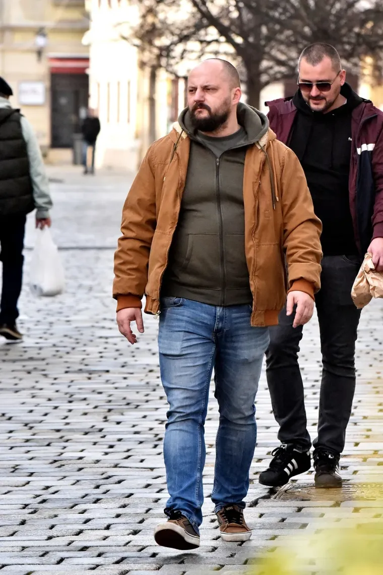 Varaždin ovih dana izgleda kao modna pista: Dama u uskim hlačama dominirala Korzom