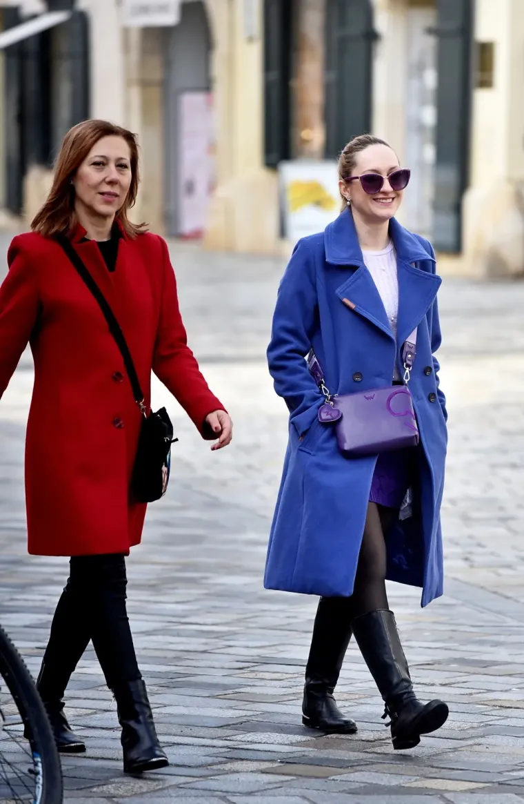 Varaždin ovih dana izgleda kao modna pista: Dama u uskim hlačama dominirala Korzom