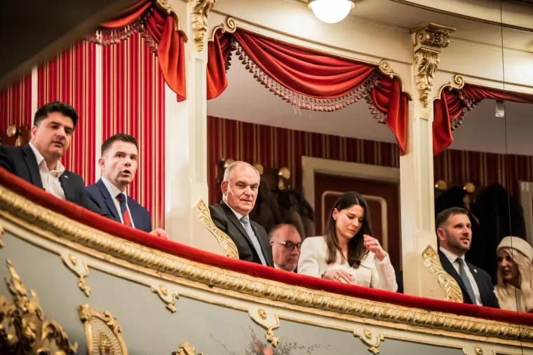 Brojni poznati na pretpremijeri kultne operete posvećene Hajduku: Pogledajte s kim je Livaja