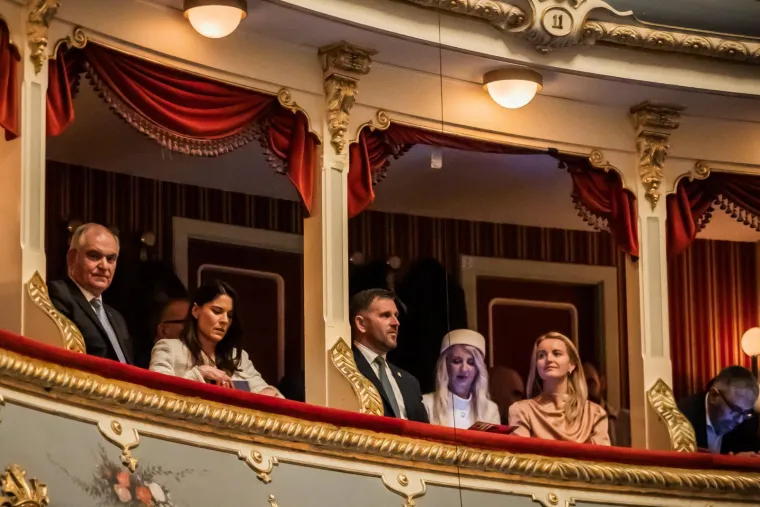 Brojni poznati na pretpremijeri kultne operete posvećene Hajduku: Pogledajte s kim je Livaja