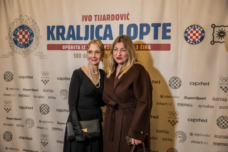 Brojni poznati na pretpremijeri kultne operete posvećene Hajduku: Pogledajte s kim je Livaja