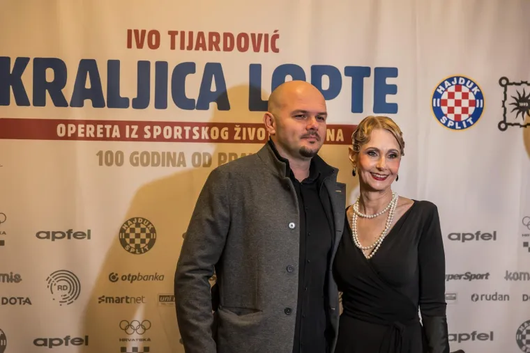 Brojni poznati na pretpremijeri kultne operete posvećene Hajduku: Pogledajte s kim je Livaja