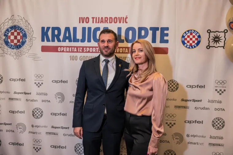 Brojni poznati na pretpremijeri kultne operete posvećene Hajduku: Pogledajte s kim je Livaja