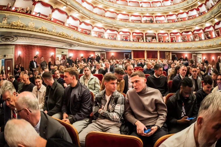 Brojni poznati na pretpremijeri kultne operete posvećene Hajduku: Pogledajte s kim je Livaja