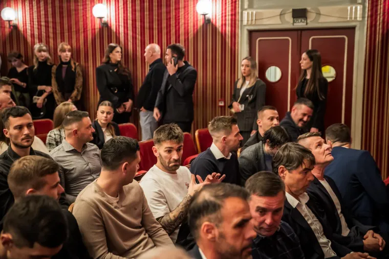 Brojni poznati na pretpremijeri kultne operete posvećene Hajduku: Pogledajte s kim je Livaja