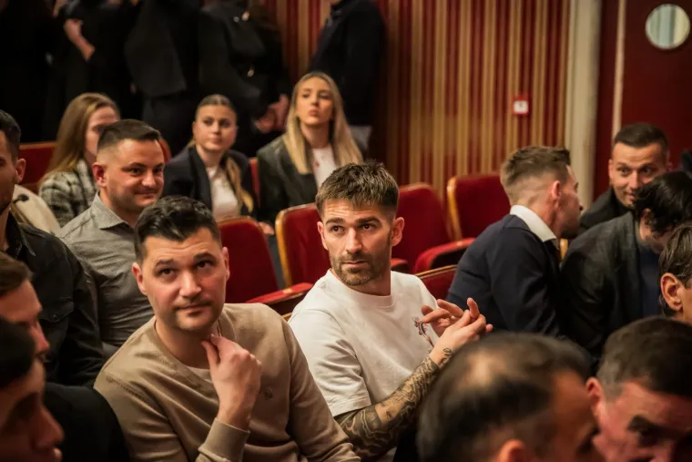 Brojni poznati na pretpremijeri kultne operete posvećene Hajduku: Pogledajte s kim je Livaja