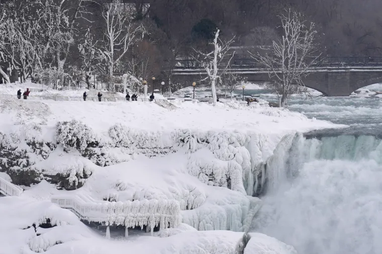 Okovani ledom: Jedna od najvećih svjetskih atrakcija je 'stala'! Prizori su nevjerojatni