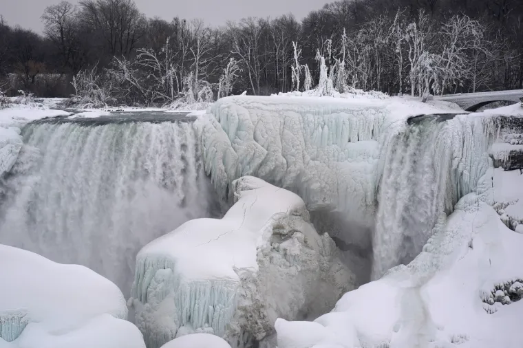 Okovani ledom: Jedna od najvećih svjetskih atrakcija je 'stala'! Prizori su nevjerojatni