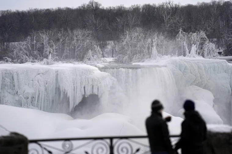 Okovani ledom: Jedna od najvećih svjetskih atrakcija je 'stala'! Prizori su nevjerojatni