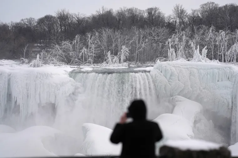 Okovani ledom: Jedna od najvećih svjetskih atrakcija je 'stala'! Prizori su nevjerojatni