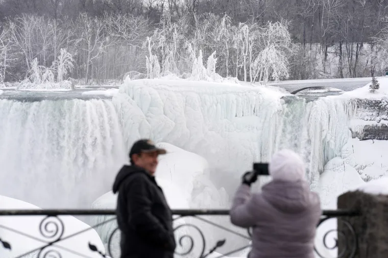 Okovani ledom: Jedna od najvećih svjetskih atrakcija je 'stala'! Prizori su nevjerojatni