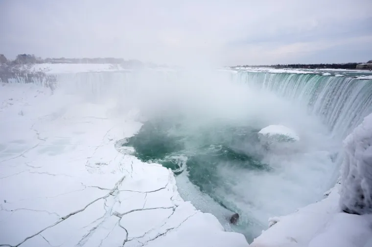 Okovani ledom: Jedna od najvećih svjetskih atrakcija je 'stala'! Prizori su nevjerojatni