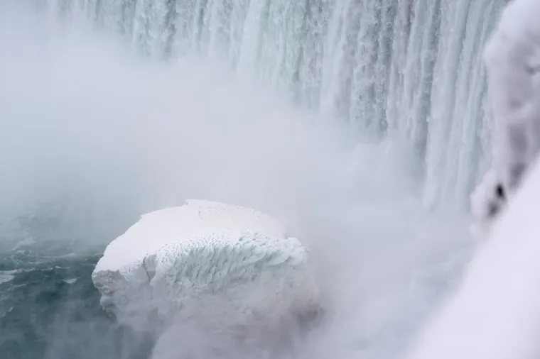 Okovani ledom: Jedna od najvećih svjetskih atrakcija je 'stala'! Prizori su nevjerojatni