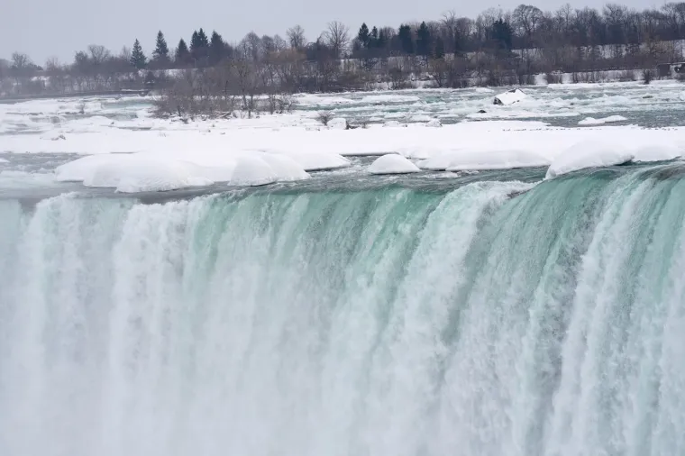 Okovani ledom: Jedna od najvećih svjetskih atrakcija je 'stala'! Prizori su nevjerojatni