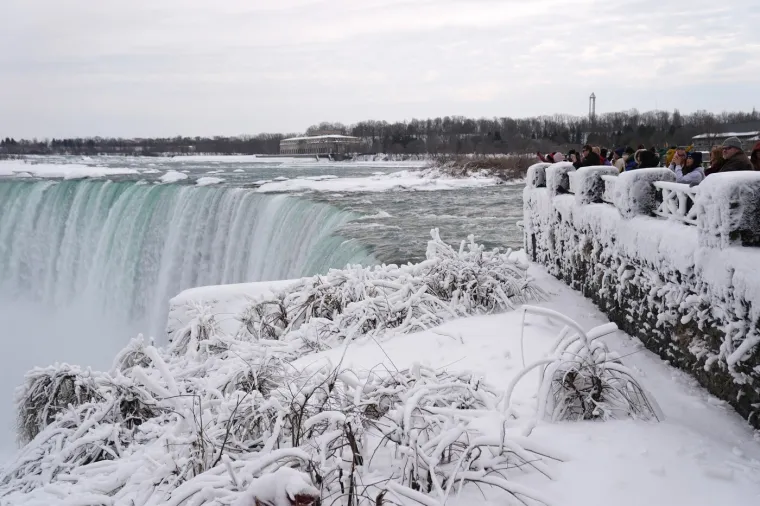 Okovani ledom: Jedna od najvećih svjetskih atrakcija je 'stala'! Prizori su nevjerojatni
