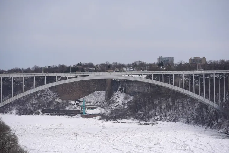 Okovani ledom: Jedna od najvećih svjetskih atrakcija je 'stala'! Prizori su nevjerojatni