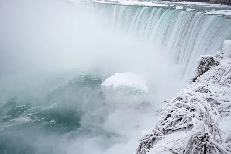 Okovani ledom: Jedna od najvećih svjetskih atrakcija je 'stala'! Prizori su nevjerojatni