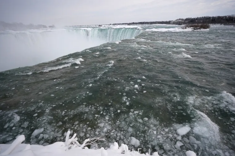 Okovani ledom: Jedna od najvećih svjetskih atrakcija je 'stala'! Prizori su nevjerojatni