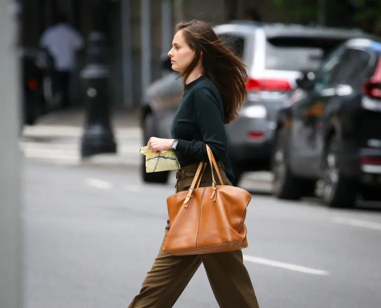 Ovo je biv&scaron;a djevojka najpoznatijeg pedofila: Karina će dobiti milijune, otok, kuću i prsten?