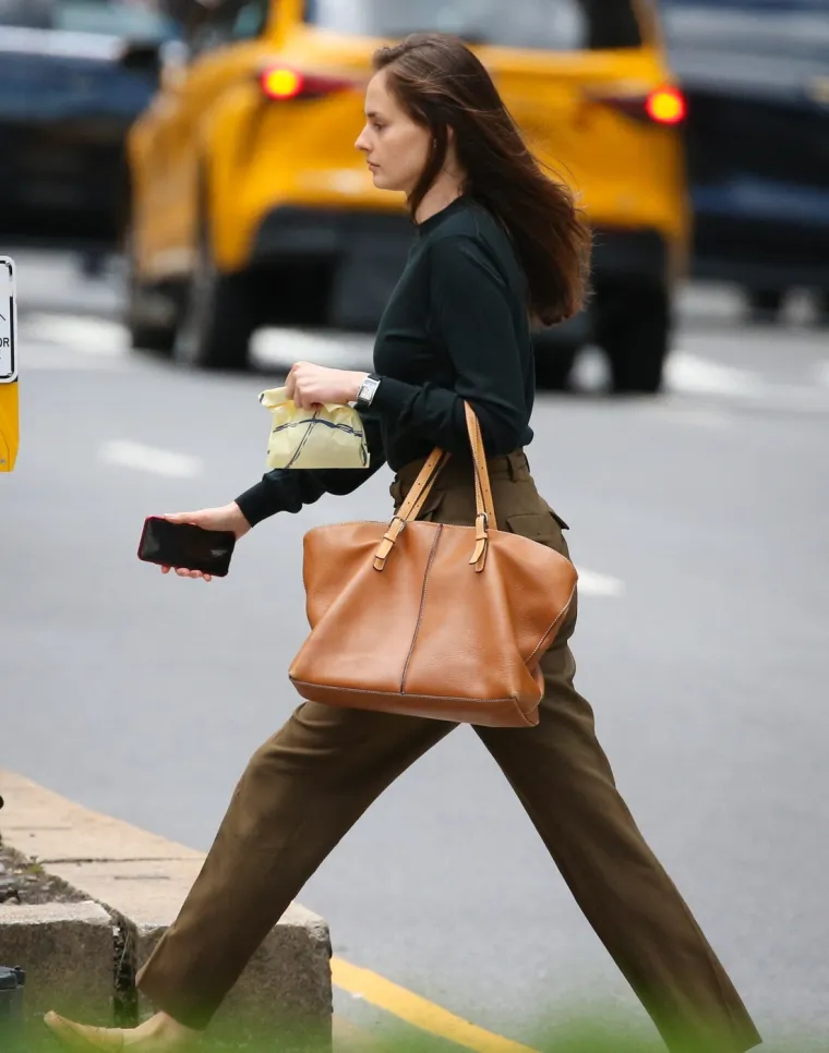 Ovo je biv&scaron;a djevojka najpoznatijeg pedofila: Karina će dobiti milijune, otok, kuću i prsten?