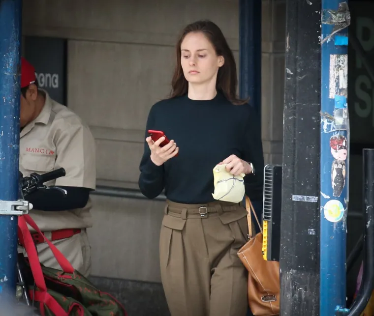 Ovo je biv&scaron;a djevojka najpoznatijeg pedofila: Karina će dobiti milijune, otok, kuću i prsten?