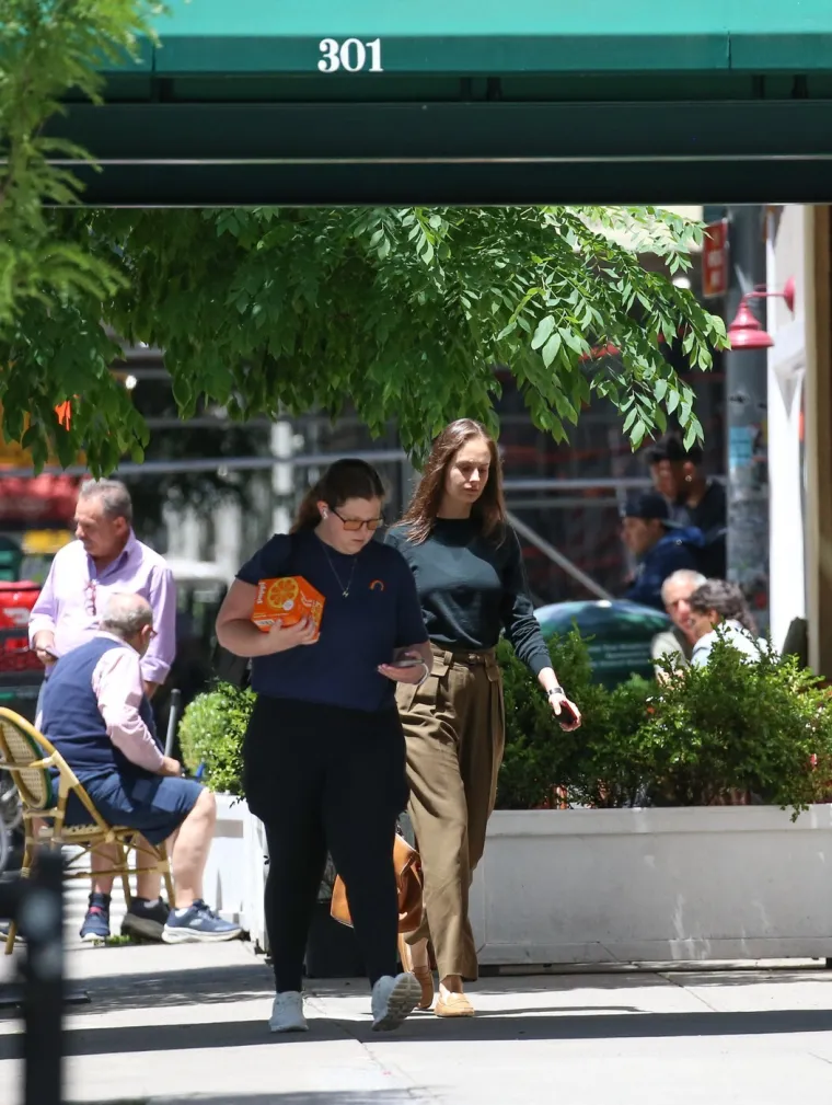 Ovo je biv&scaron;a djevojka najpoznatijeg pedofila: Karina će dobiti milijune, otok, kuću i prsten?