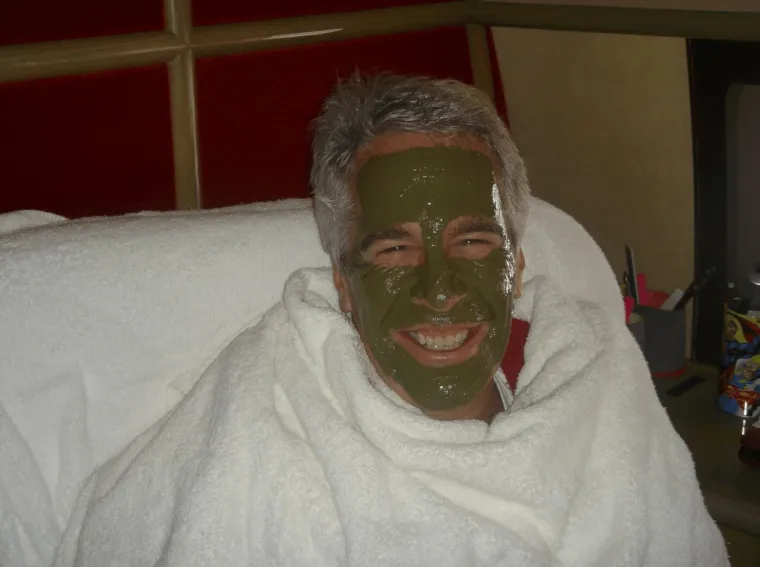 Ovo je biv&scaron;a djevojka najpoznatijeg pedofila: Karina će dobiti milijune, otok, kuću i prsten?