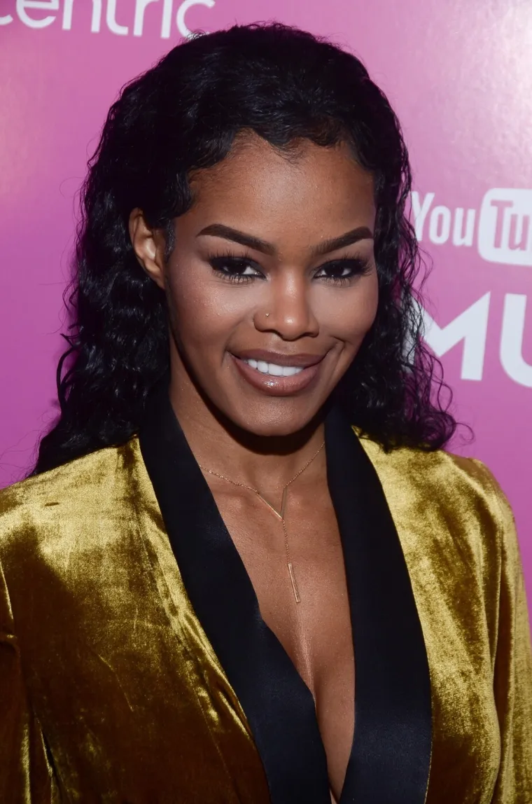 Sirova privlačnost i nestvarna ljepota: Tko je žena koja je tijelom raspametila svijet?