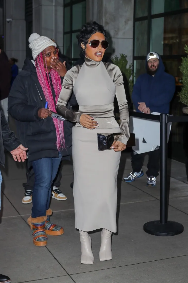 Sirova privlačnost i nestvarna ljepota: Tko je žena koja je tijelom raspametila svijet?