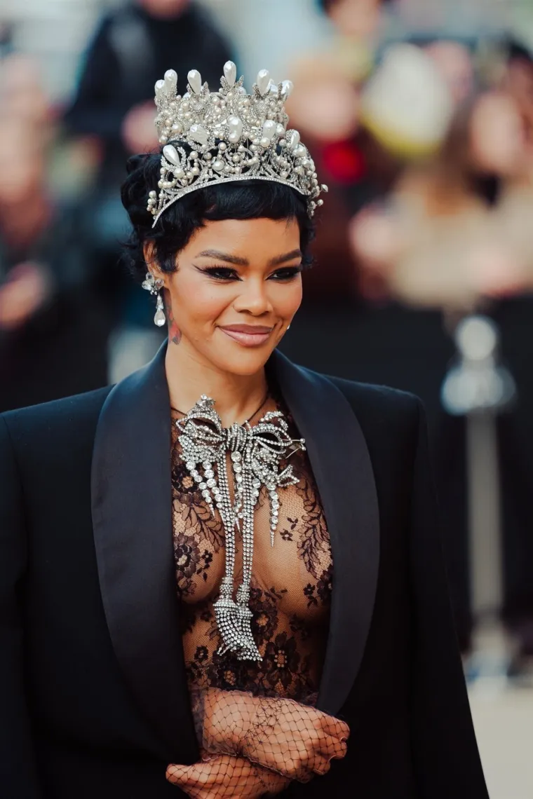 Sirova privlačnost i nestvarna ljepota: Tko je žena koja je tijelom raspametila svijet?