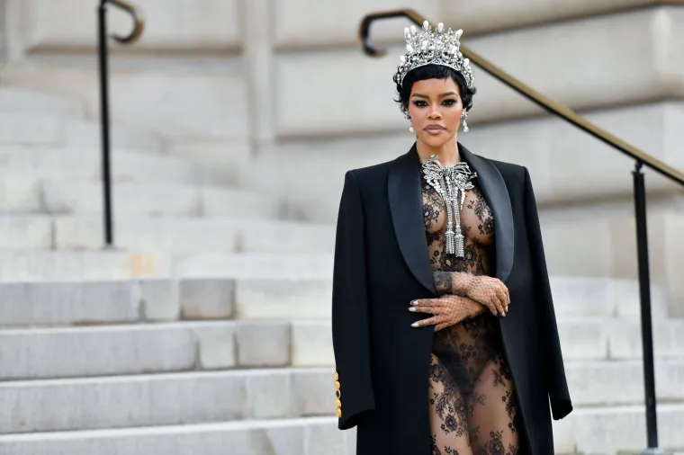 Sirova privlačnost i nestvarna ljepota: Tko je žena koja je tijelom raspametila svijet?