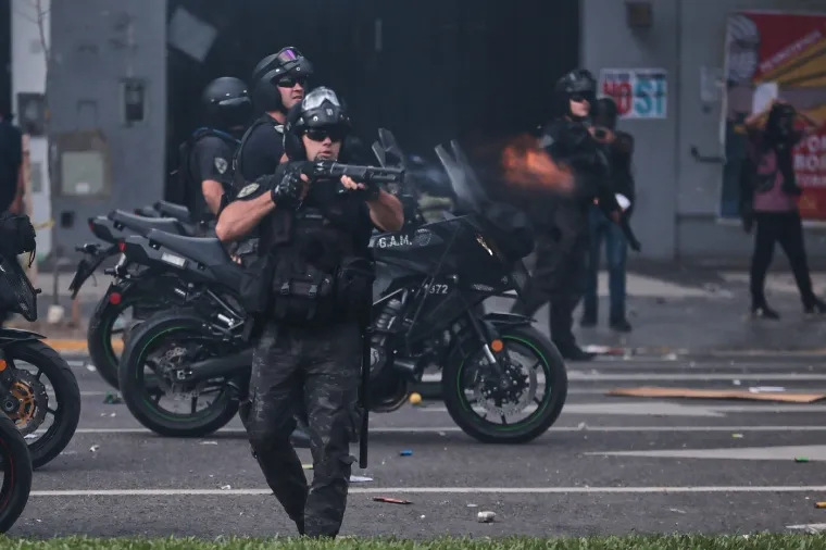 Kaos na ulicama glavnog grada: Nestvarni prizori sukoba prosvjednika i policije ispred Kongresa