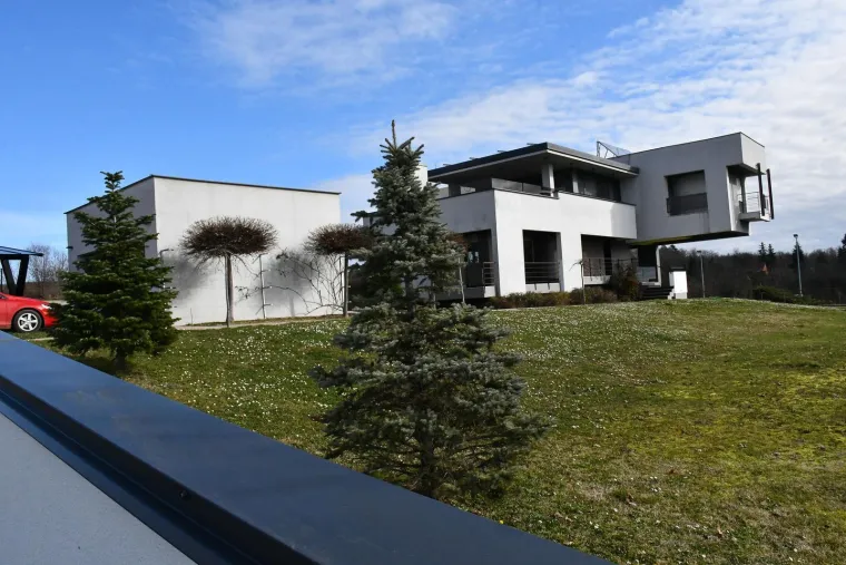 Pogledajte rasko&scaron; u kojem živi uhićeni Grgić, prizori s bazena obaraju s nogu...