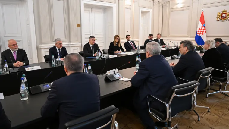 Pogledajte kako su Milanovića dočekali u Gruziji: Crveni tepih, postrojeni vojnici...