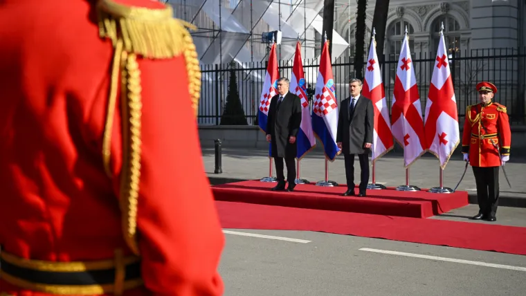 Pogledajte kako su Milanovića dočekali u Gruziji: Crveni tepih, postrojeni vojnici...