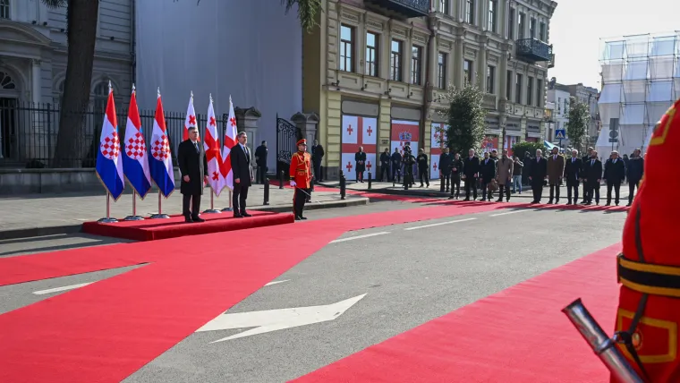 Pogledajte kako su Milanovića dočekali u Gruziji: Crveni tepih, postrojeni vojnici...