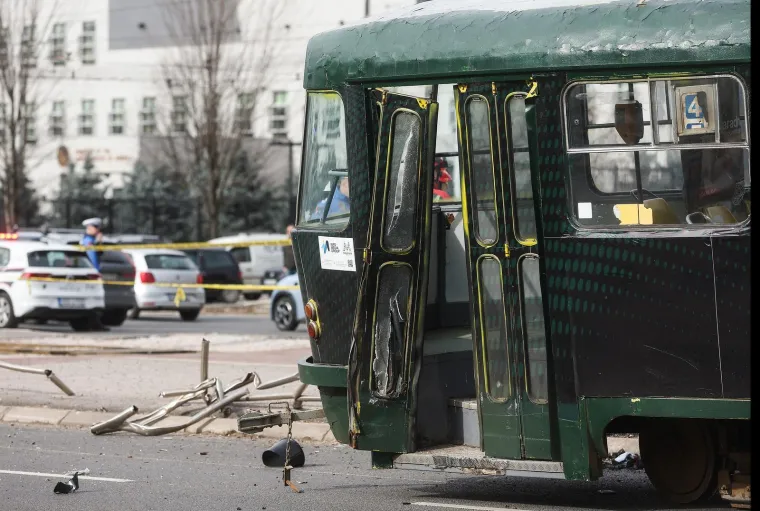 Strava u Sarajevu! Tramvaj izletio iz tračnica, poginula žena, ima ozlijeđenih