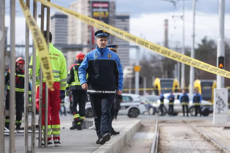 Strava u Sarajevu! Tramvaj izletio iz tračnica, poginula žena, ima ozlijeđenih