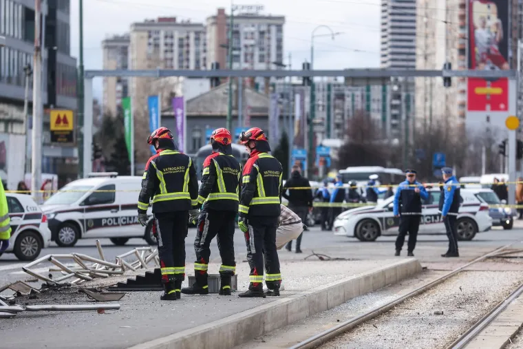 Strava u Sarajevu! Tramvaj izletio iz tračnica, poginuo mu&scaron;karac, ima ozlijeđenih