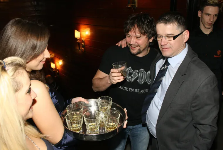 Alka, Prosinečki, &Scaron;uput i Bandić na istom plesnom podiju: Ovako su zvijezde tulumarile nekad