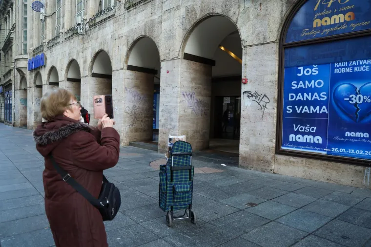 Kultna trgovina Nama na petak 13. zatvara svoja vrata: Netko je ispred ulaza ostavio lampion