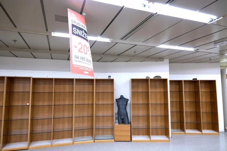 Kultna trgovina Nama na petak 13. zatvara svoja vrata: Netko je ispred ulaza ostavio lampion