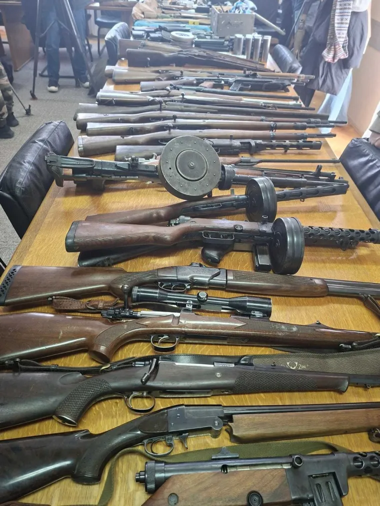 Prona&scaron;li bazuku i strojnicu! Nestvarna akcija u Osijeku: 'Ovo nismo imali od Domovinskog rata'