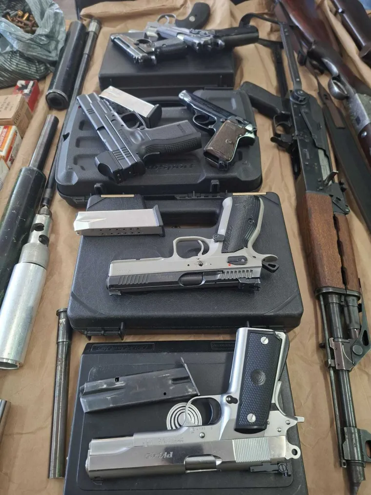 Prona&scaron;li bazuku i strojnicu! Nestvarna akcija u Osijeku: 'Ovo nismo imali od Domovinskog rata'