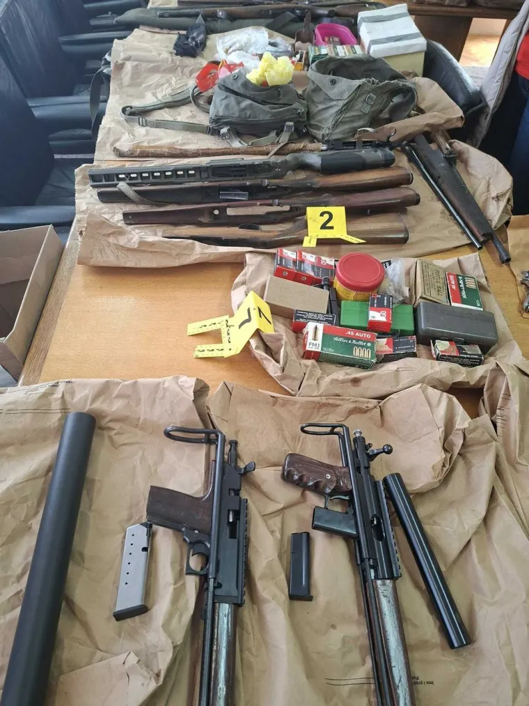 Prona&scaron;li bazuku i strojnicu! Nestvarna akcija u Osijeku: 'Ovo nismo imali od Domovinskog rata'