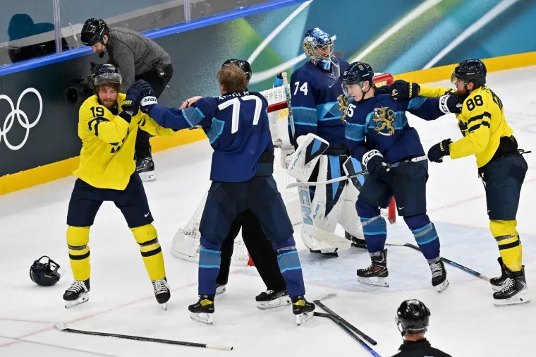 Letjele &scaron;ake, laktovi i palice: Finci i &Scaron;veđani se 'poubijali' kao da nema sutra